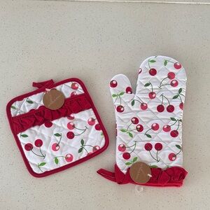 Whim Cherry Delight 🍒Oven Mitt and Pot Holder Set - NWT